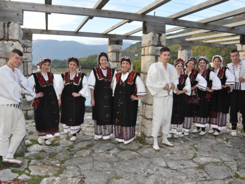 FOTO: Čuvarice snimaju spot za pjesmu 'Opadaj lišće'