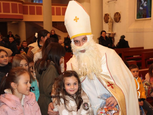 FOTO: Sv. Nikola posjetio župu Prozor