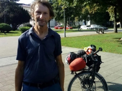 Švicarac na biciklu starom tri desetljeća obilazi BiH