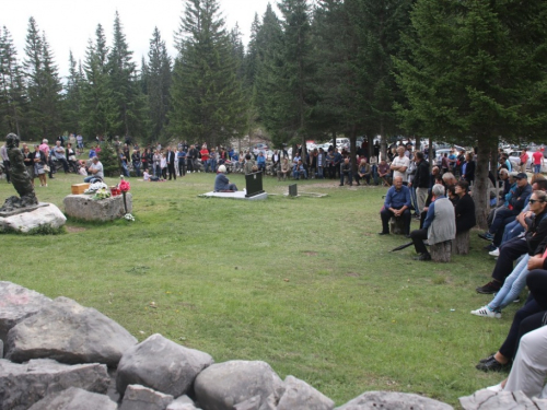 FOTO: Na Vranu služena sv. misa za poginule duvandžije