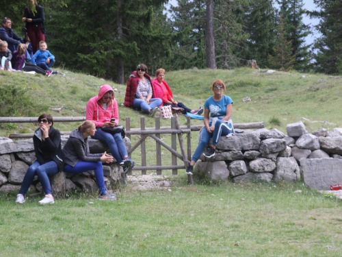 FOTO: Na Vranu služena sv. misa za poginule duvandžije