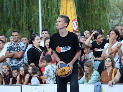 FOTO: Ekipa ''Ba.Riba'' pobjednik 20. Streetball Rama 2022.