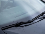 Znate li čemu služe crne točkice na vjetrobranskom staklu auta?