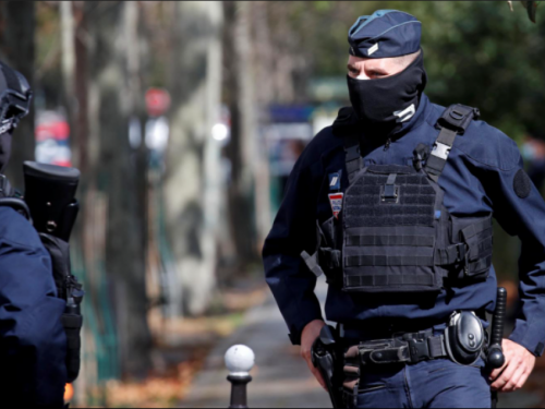 Krvavi obiteljski obračun u Parizu: 'Rođak je napao obitelj čekićem i nožem'