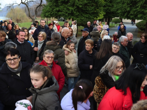 FOTO: Na Šćitu uprizorene žive jaslice