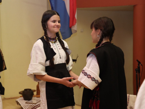 FOTO: Večer folklora u Prozoru: HKUD-ovi ''Rama'' i ''fra Petar Bakula'' oduševili publiku