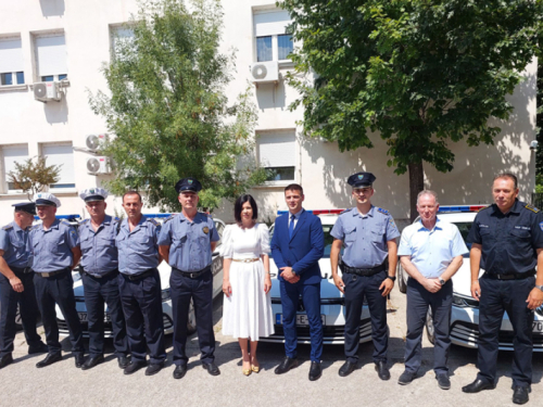 Vlada HNŽ-a: Policiji uručeni ključevi 9 novih vozila