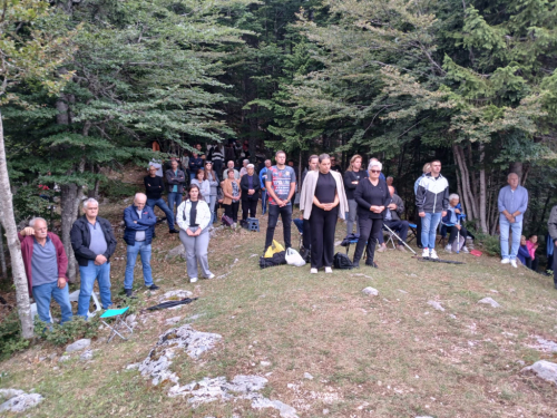FOTO: Na Stipića livadi obilježena 32. godišnjica stradanja 39 hrvatskih civila i branitelja