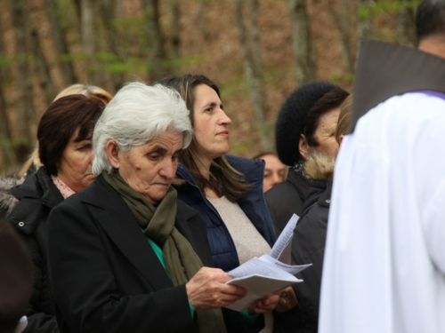 FOTO: Put križa kroz fratarski gaj na Šćitu