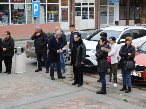 FOTO: Povodom Svih svetih u Prozoru zapaljene svijeće za poginule i preminule branitelje