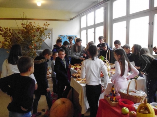 FOTO: Dani kruha u Osnovnoj školi Veselka Tenžere Uzdol