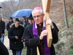FOTO: Pomoćni biskup dr. Pero Sudar predvodio križni put na Uzdolu
