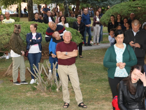 FOTO: Na Šćitu započela trodnevnica, Mladu misu slavio p. Marko Petričević