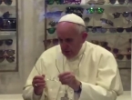 Papa izazvao kaos kod optičara
