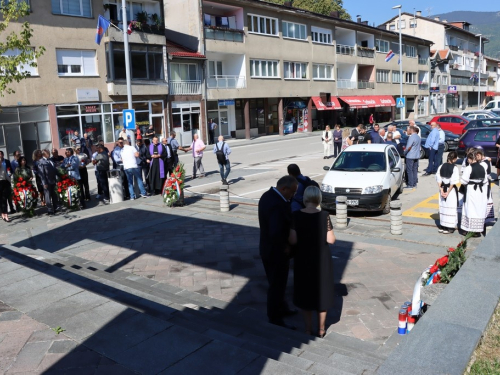 FOTO: Polaganjem vijenaca i svečanom sjednicom započelo obilježavanje Dana općine