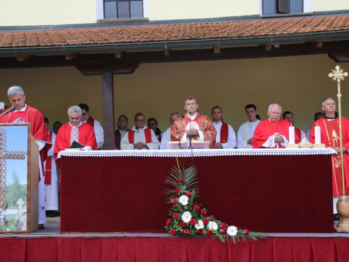 FOTO/VIDEO: Na Uzdolu obilježena 23. obljetnica stravičnog pokolja nad Hrvatima