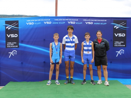 FOTO: Na Ramskom jezeru održana 10. veslačka regata
