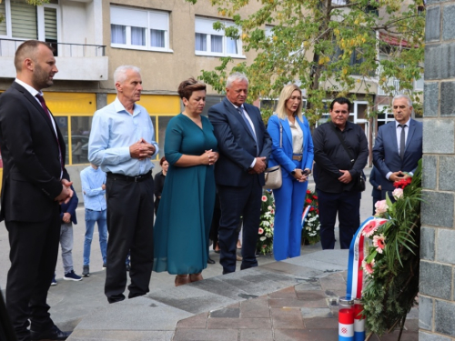 FOTO: Polaganjem vijenaca i svečanom sjednicom započelo obilježavanje Dana općine