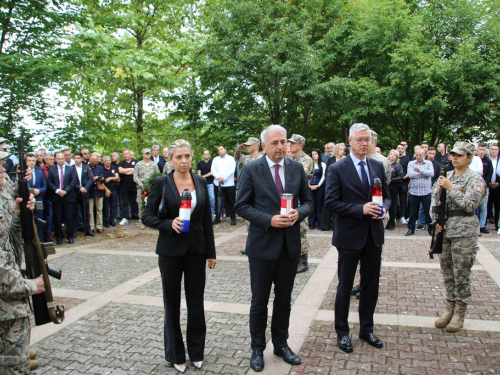 FOTO: Obilježena 32. obljetnica stradanja Hrvata na Uzdolu