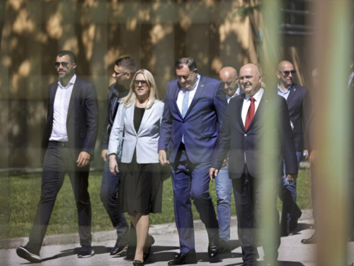 Dodik: Završen dokument o 'mirnom razdruživanju'