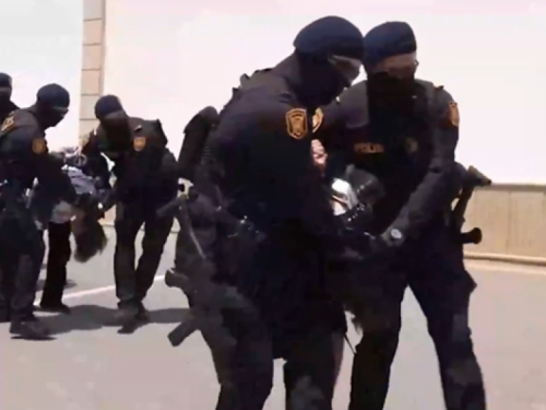 Vrije između Rusije i Azerbajdžana. Policija po Bakuu lovi Ruse