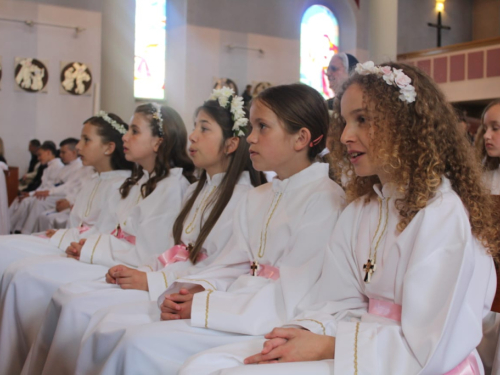 FOTO: Prva sveta pričest u župi Prozor