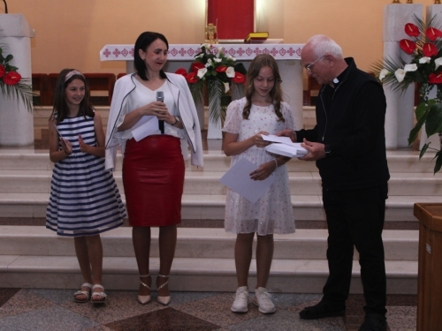 FOTO: U Prozoru održan dječji festival 'Djeca pjevaju Isusu'