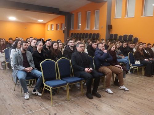 FOTO: Tečaj priprave za brak u župi Gračac