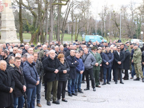 FOTO: Na Mirogoju sahranjen pukovnik Ante Pavlović