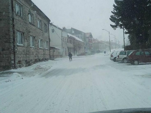 Zatvoren magistralni put Livno - Šujica