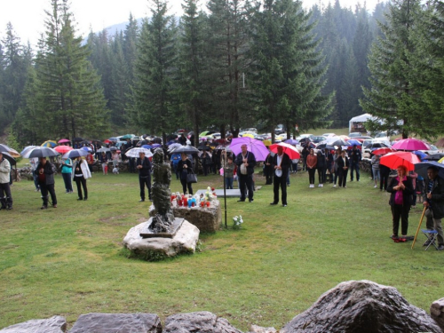 FOTO/VIDEO: Na Vranu služena sv. misa za poginule duvandžije