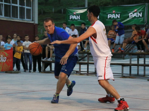 FOTO: U Prozoru počeo 13. Streetball turnir