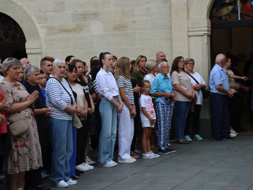 FOTO: Započela trodnevnica na Šćitu uoči Male Gospe, prvi dan posvećen školarcima