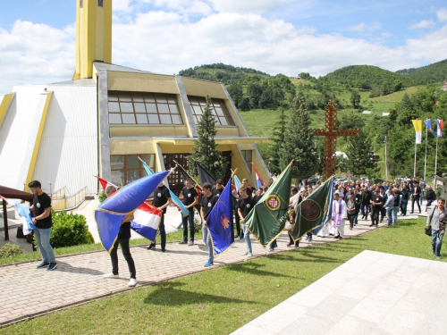 FOTO/VIDEO: Prvi susret iseljenih Uzdoljana i Dan 3. bojne brigade Rama i branitelja Uzdola