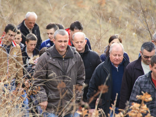 FOTO: Mr. Pero Brajko predvodio put križa na Uzdolu