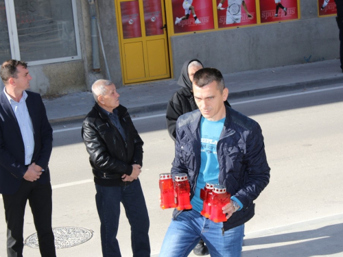 FOTO: Povodom Svih svetih u Prozoru zapaljene svijeće za poginule i preminule branitelje