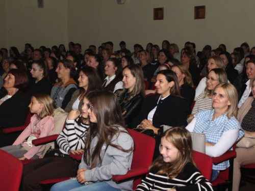 FOTO: Predstava ''Taximetar'' oduševila publiku u Prozoru