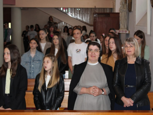FOTO: U Prozoru održan dječji festival 'Djeca pjevaju Isusu'