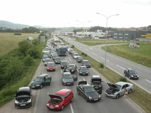 Dodik protiv nižih cijena goriva