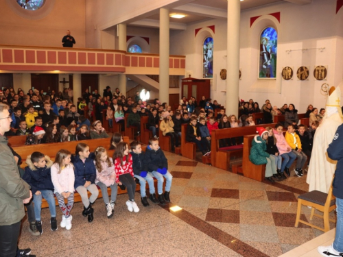 FOTO: Sv. Nikola posjetio župu Prozor