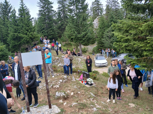 FOTO: Na Stipića livadi obilježena 32. godišnjica stradanja 39 hrvatskih civila i branitelja