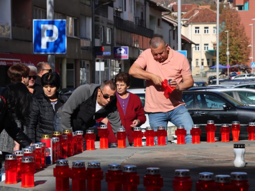 FOTO: Povodom Svih svetih u Prozoru zapaljene svijeće za poginule i preminule branitelje