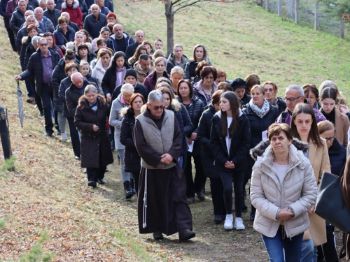 FOTO: Put križa kroz fratarski gaj na Šćitu