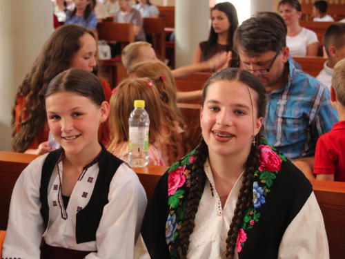 FOTO: U Prozoru održan dječji festival 'Djeca pjevaju Isusu'