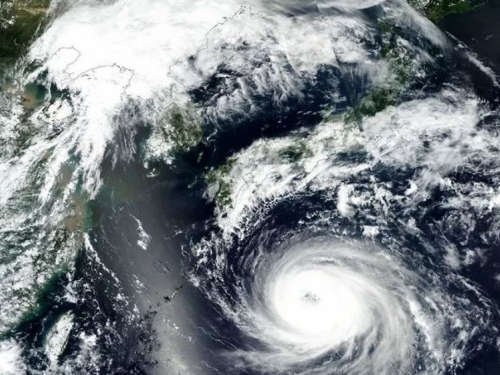 Snažan tajfun prijeti južnom Japanu