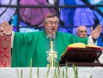 Kardinal Puljić poručio da moli za one koji Hrvatima žele ''oprati pamet'