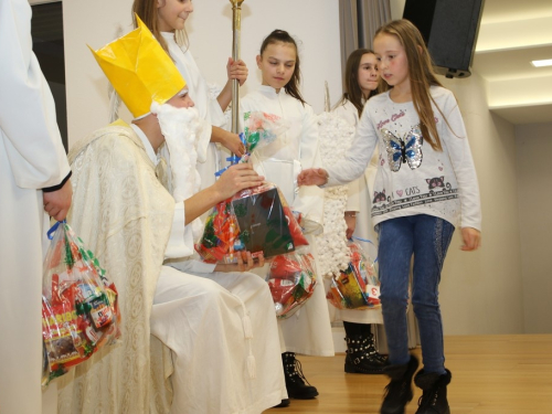 FOTO: Sv. Nikola razveselio mališane u Rumbocima