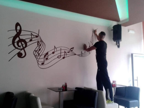 Ivan Zelenika: Profesor svestranih talenata – od kineziologije do unikatne pirografije