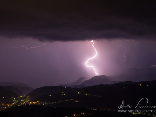 FOTO: Munje noćas 'parale' nebo iznad Rame