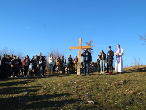 FOTO: Put križa u župi Uzdol - Prva korizmena nedjelja